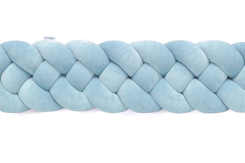 ochraniacz-warkocz-4-pasma-ice-blue.jpg Geflochtener Bettschutz, 4 Stränge, Samt/Eisblau