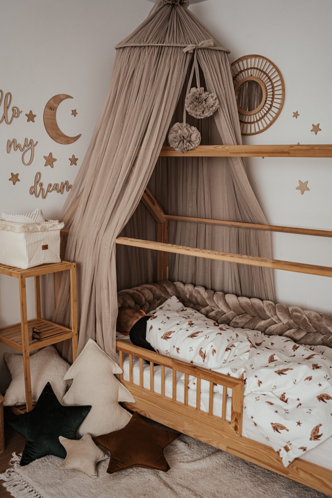 Tulle Canopy with Pompoms – Ceiling Mounted