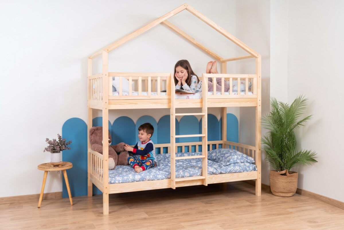 KOSMO Short Bunk Bed – in the children's room (family) KOSMO Short Bunk Bed in pine wood in a children's room