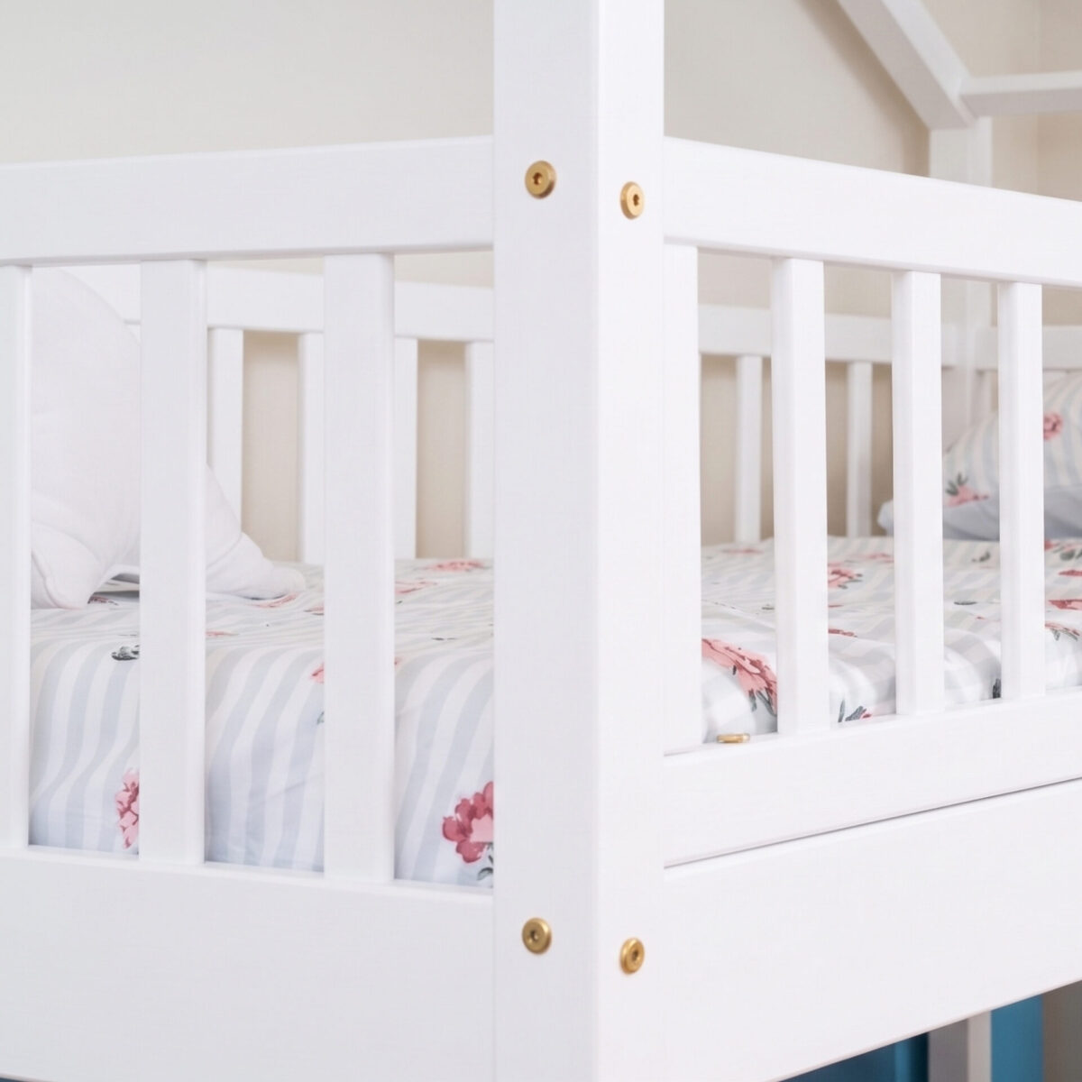 KOSMO Short Bunk Bed – white (11) KOSMO Short Bunk Bed in pine wood, white