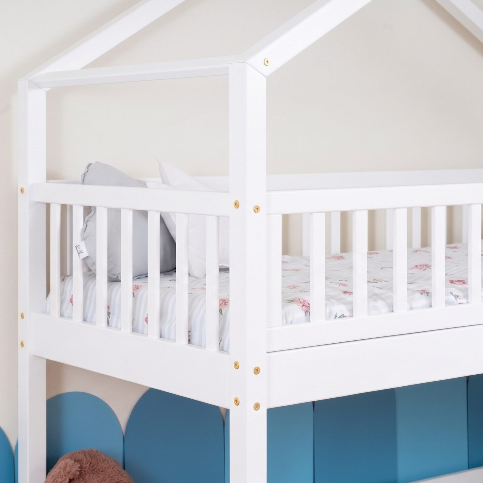 KOSMO Short Bunk Bed – white (12) KOSMO Short Bunk Bed in pine wood, white