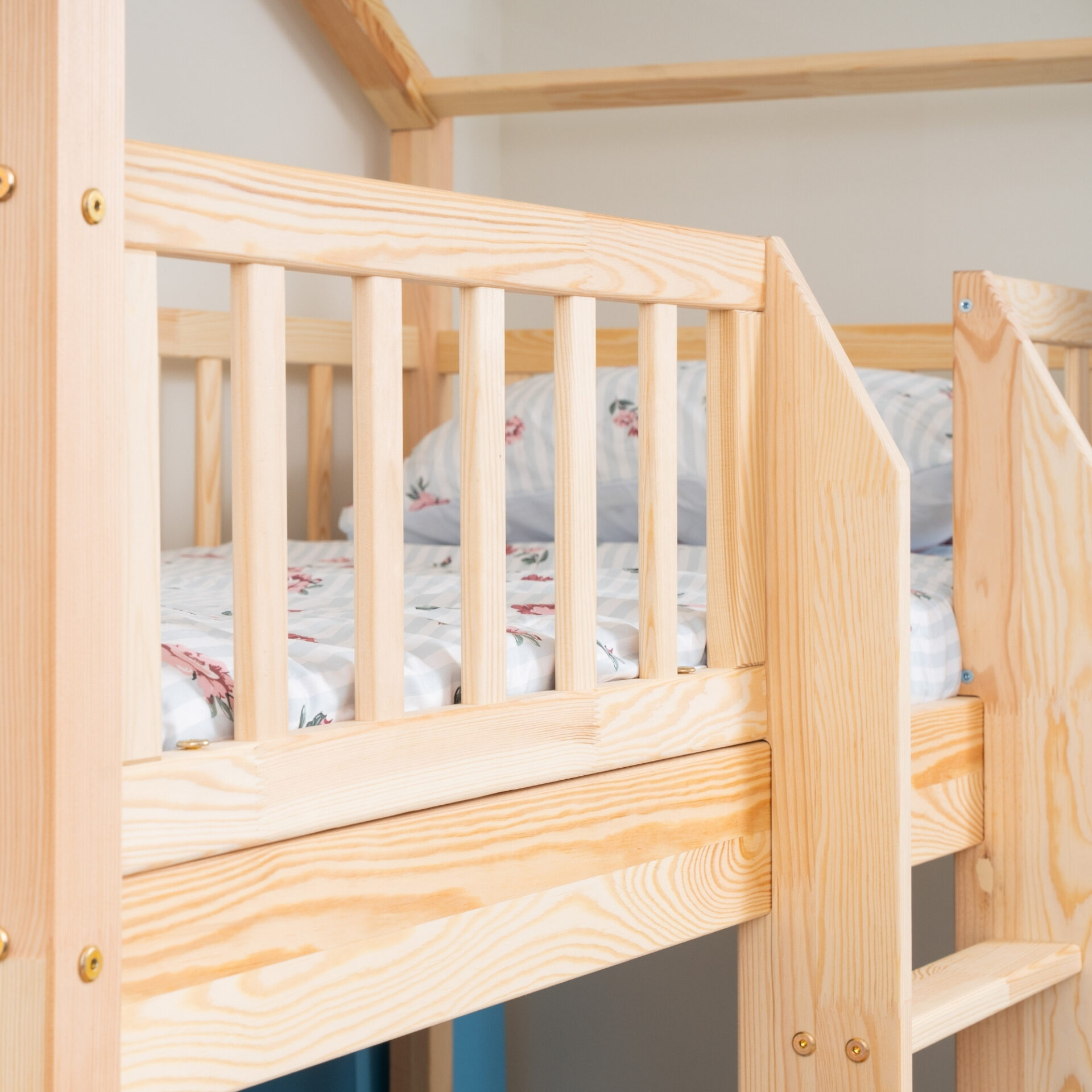 KOSMO Short Bunk Bed – natural pine (2) KOSMO Short Bunk Bed in pine wood, natural pine