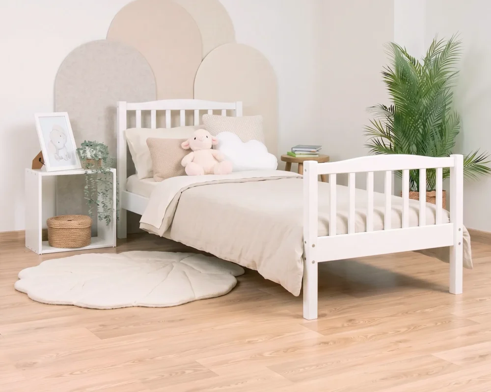 MALVA Children’s Bed in pine wood, white, in the children's room