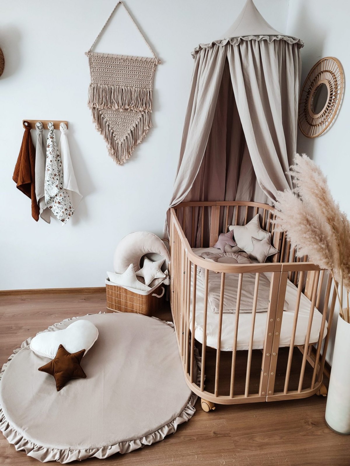Muslin Canopy with Ruffle – Ceiling Mounted