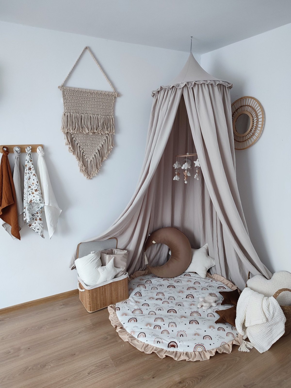 Muslin Canopy with Ruffle – Ceiling Mounted