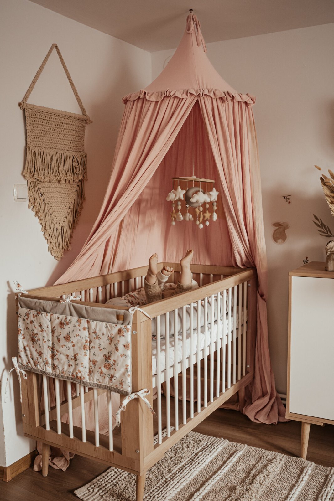 Muslin Canopy with Ruffle – Ceiling Mounted