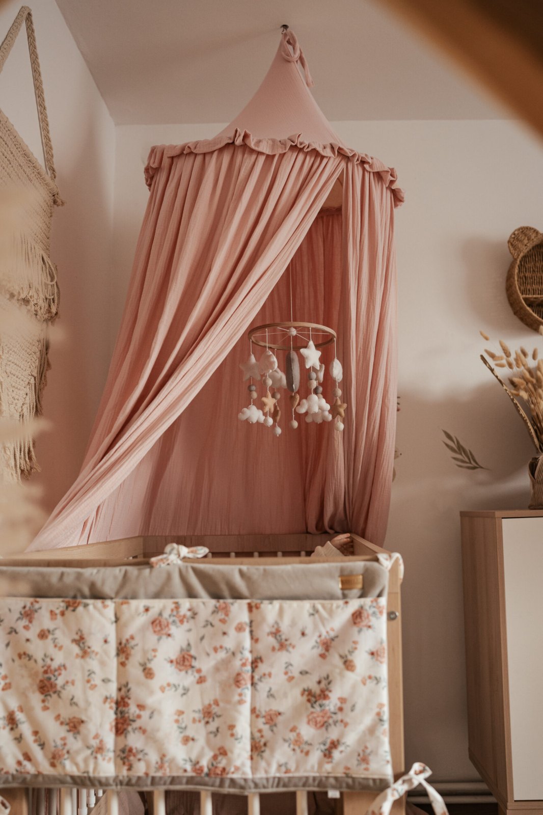 Muslin Canopy with Ruffle – Ceiling Mounted