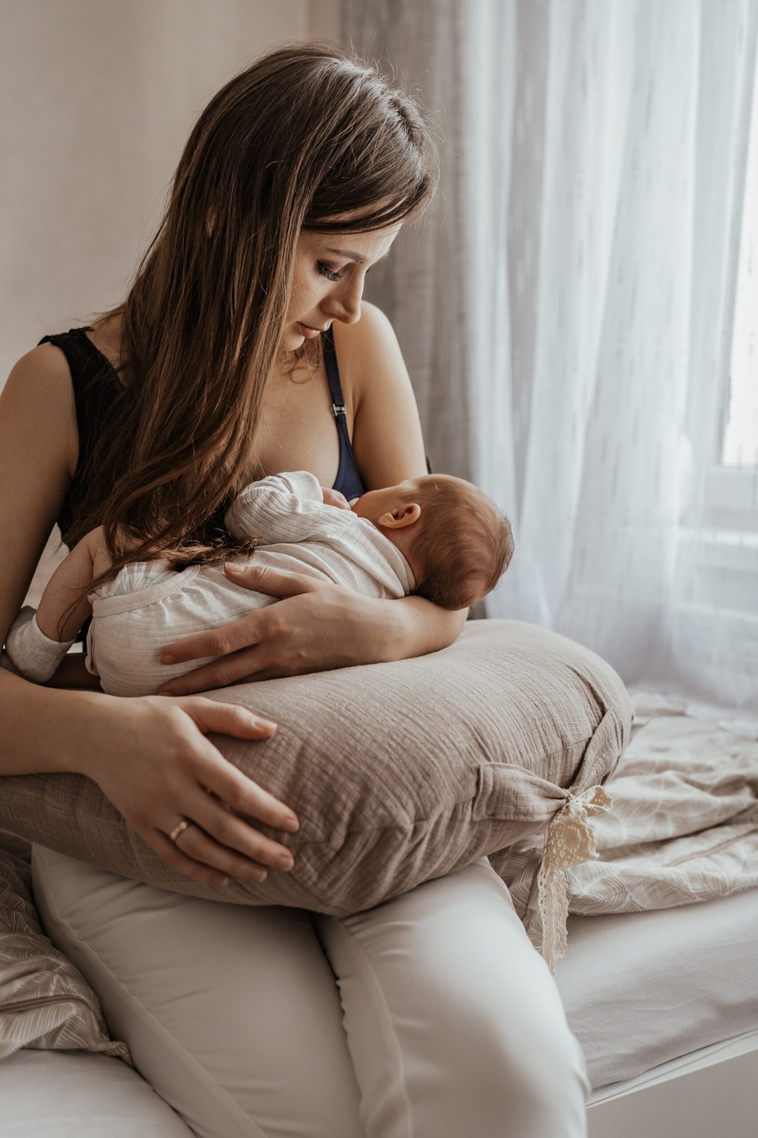 Elegant Muslin Nursing Pillow – Beige Elegant Muslin Nursing Pillow – Beige