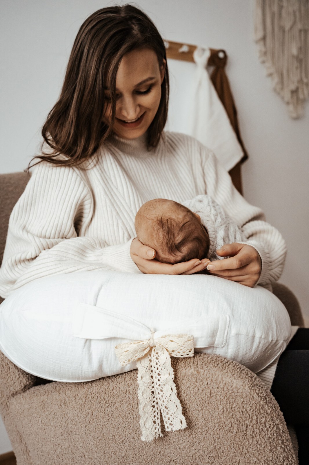 Elegant Muslin Nursing Pillow – Ecru Elegant Muslin Nursing Pillow – Ecru