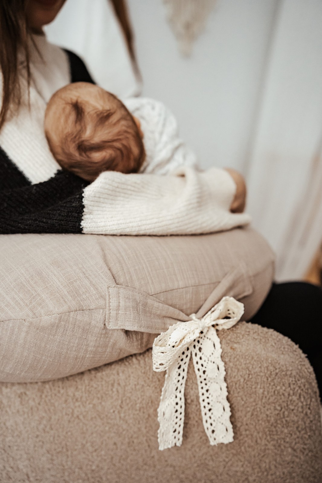 Elegant Muslin Nursing Pillow Elegant Muslin Nursing Pillow