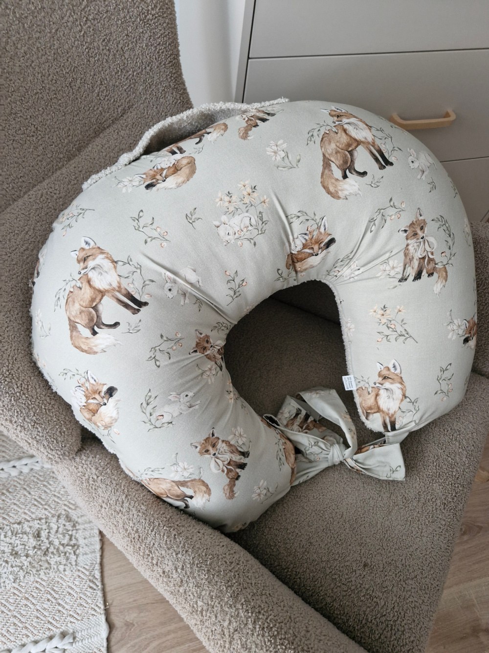 Adjustable Nursing Pillow with Waist Tie – Foxes Adjustable Nursing Pillow with Waist Tie – Foxes